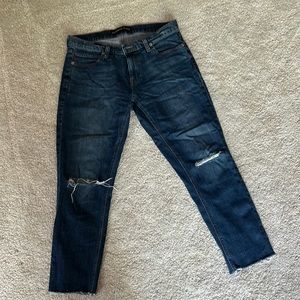 Comfortable mid-length jeans